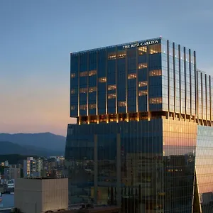 the-ritz-carlton-fukuoka.fukuoka-hotels.net/